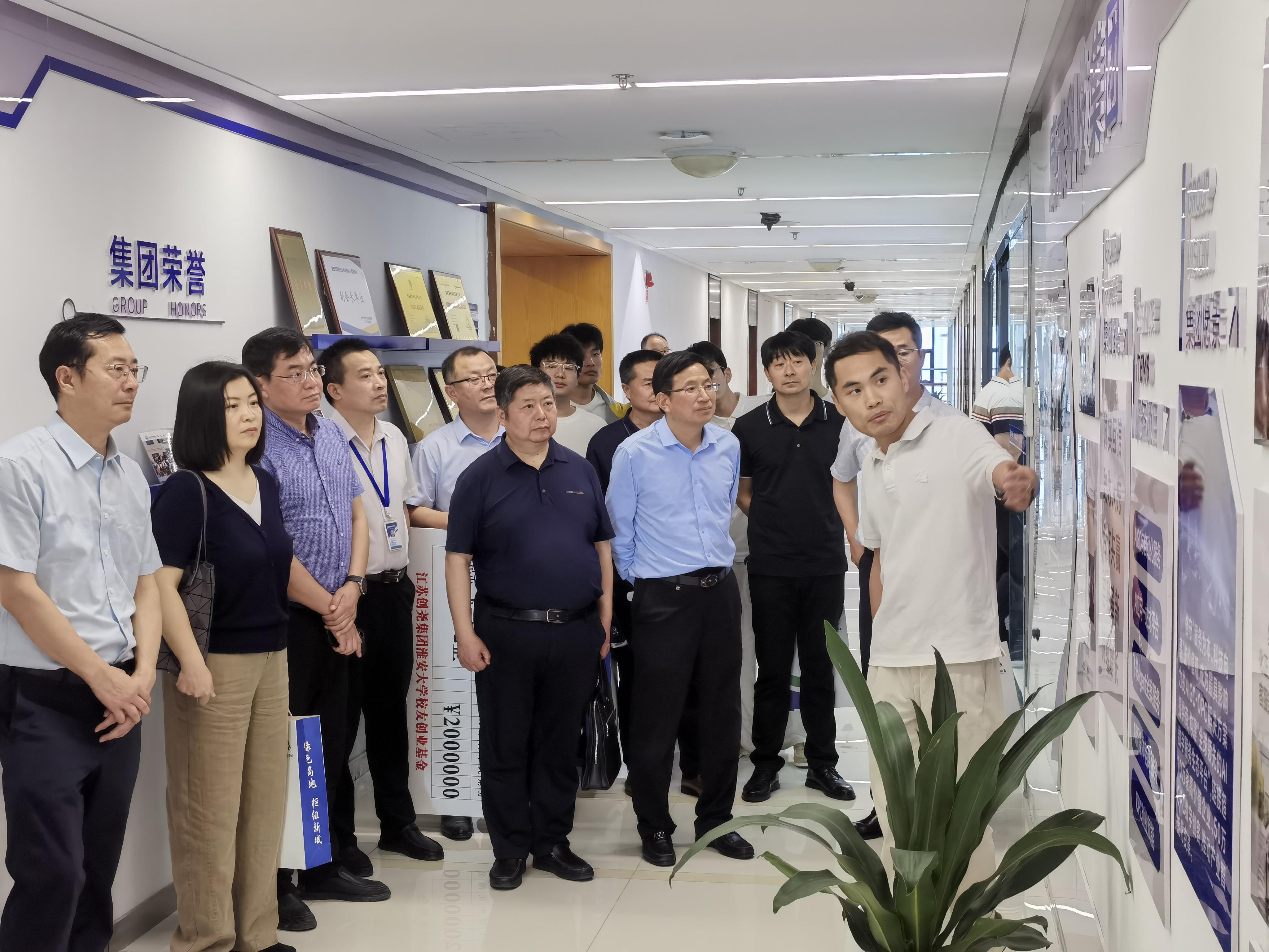 淮安市多部门领导莅临唐宋科技集团·青创OPC数智创新中心调研指导